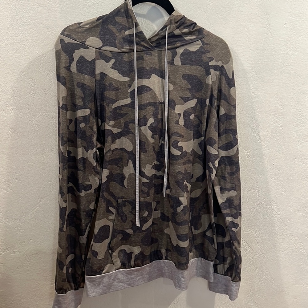 Hooded Camo pullover